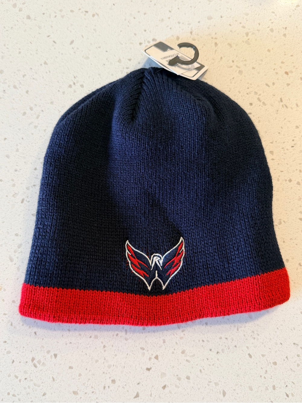 🆕 NWT Fan Favorite Men’s Capitals Beanie NHL Officially Licensed